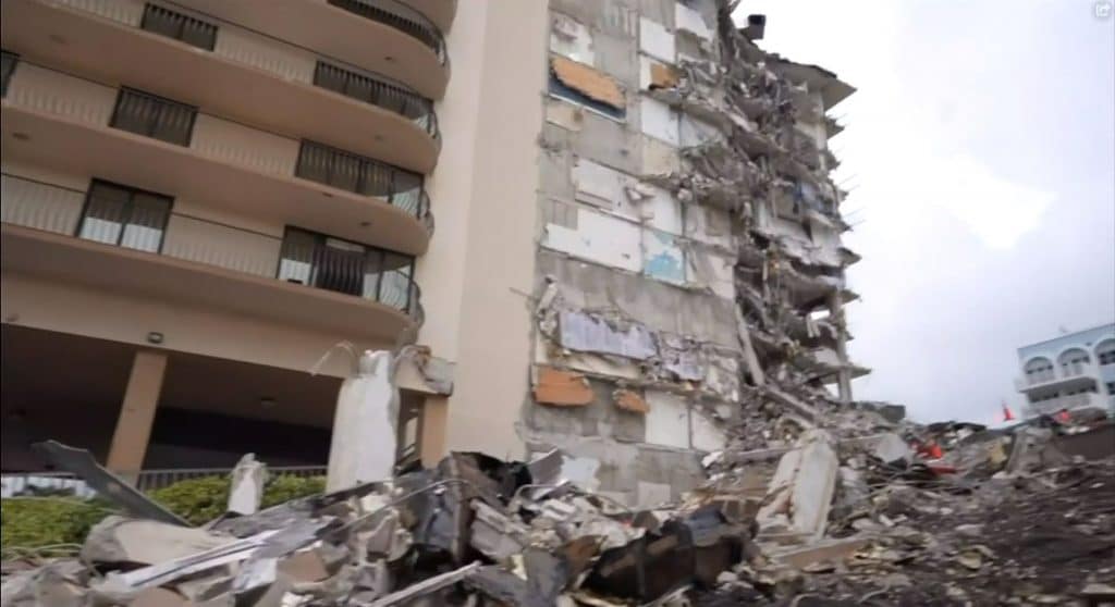 Los rescatistas en Surfside, han hecho una labor titánica