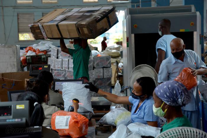 Correos de Cuba dice haber procesado 1 millón de bultos internacionales en 6 meses