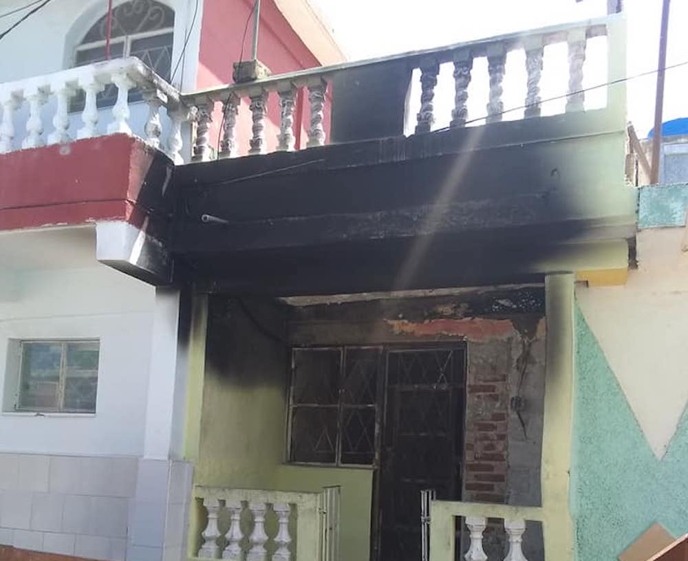 Fachada de la casa del incendio en Regla