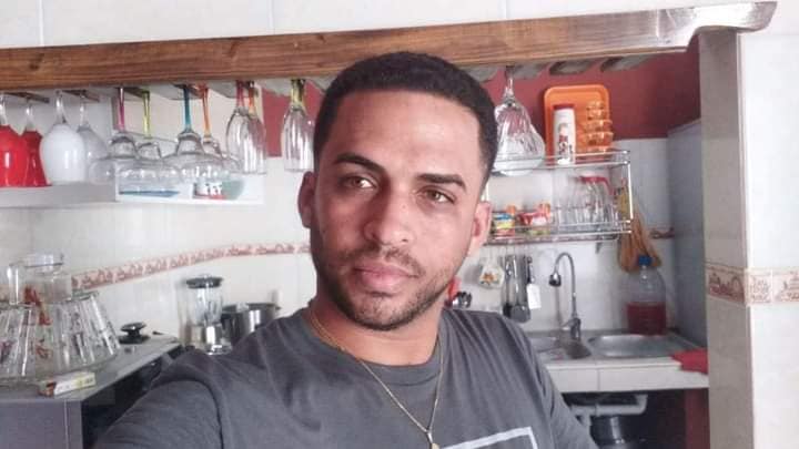 Periodista independiente Héctor Cocho, bloquea mensajes amenazantes en Facebook