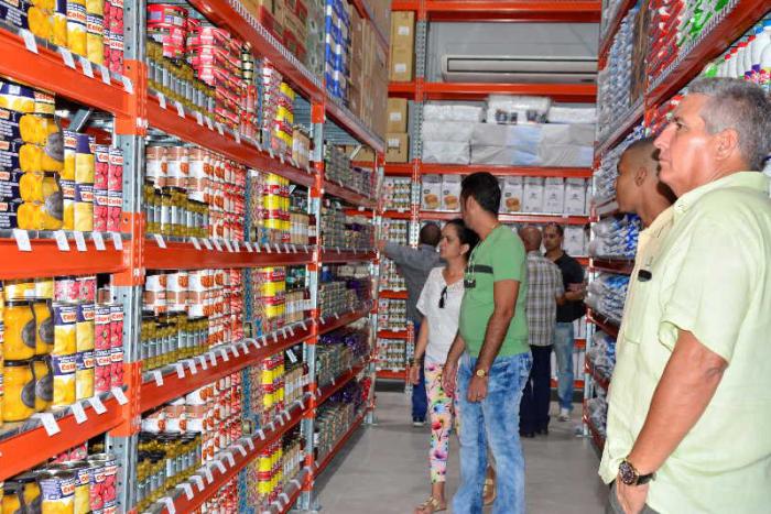 Un cubano viaja a Cuba y regresa con siete mil dólares menos