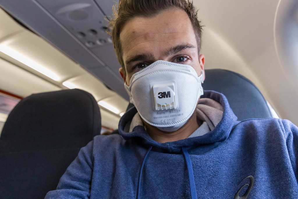 Consejos prácticos para no contagiarte de COVID mientras viajas.