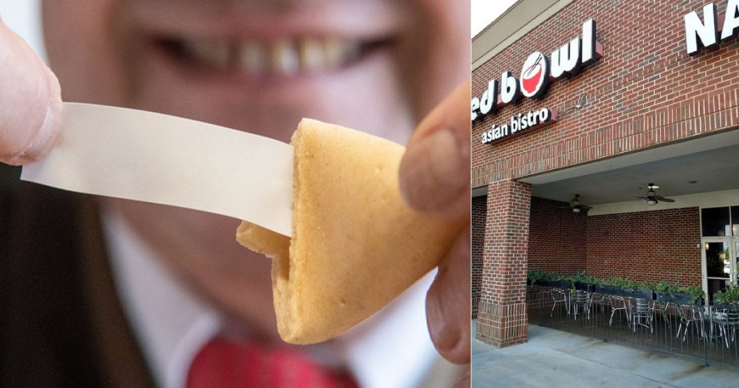 Una galleta de la Fortuna en este Buffet chino, le dio a un hombre 4 millones de dólares.