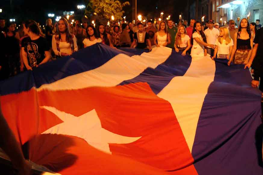 Marcha de las Antorchas y Mitin de Repudio para defender la Revolución