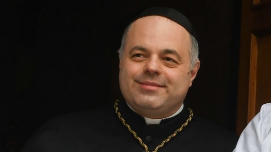 Don Paolo Romeo, sacerdote italiano antivacunas, muere de covid