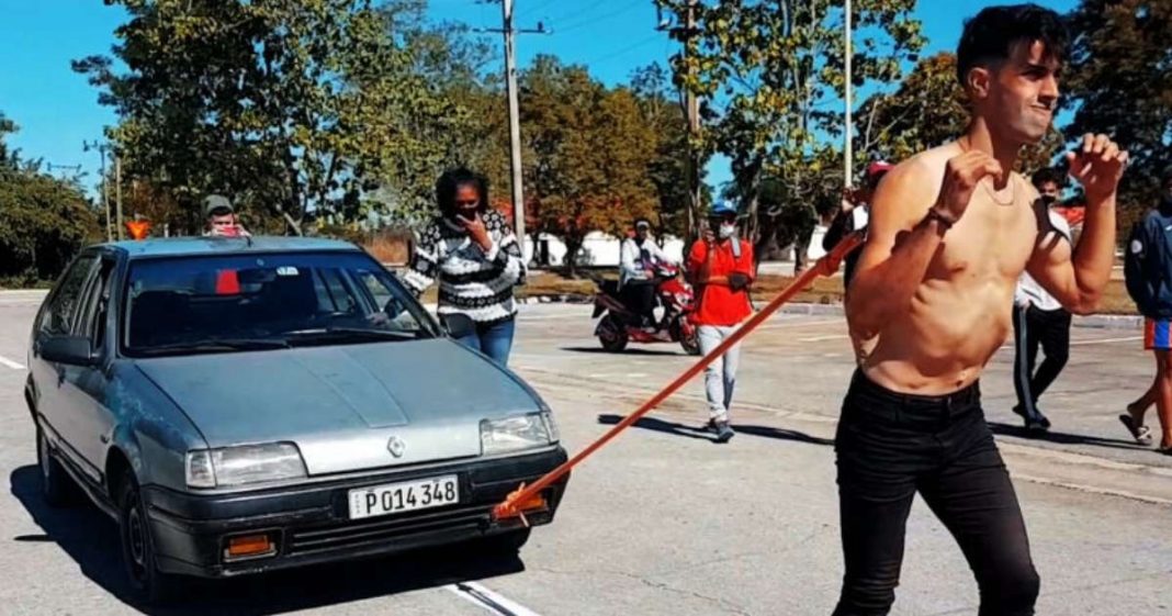 Cubano busca homologar otro Récord Guinness con sus omóplatos