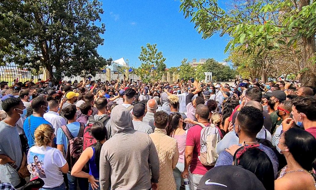 Protesta frente a embajada de Costa Rica