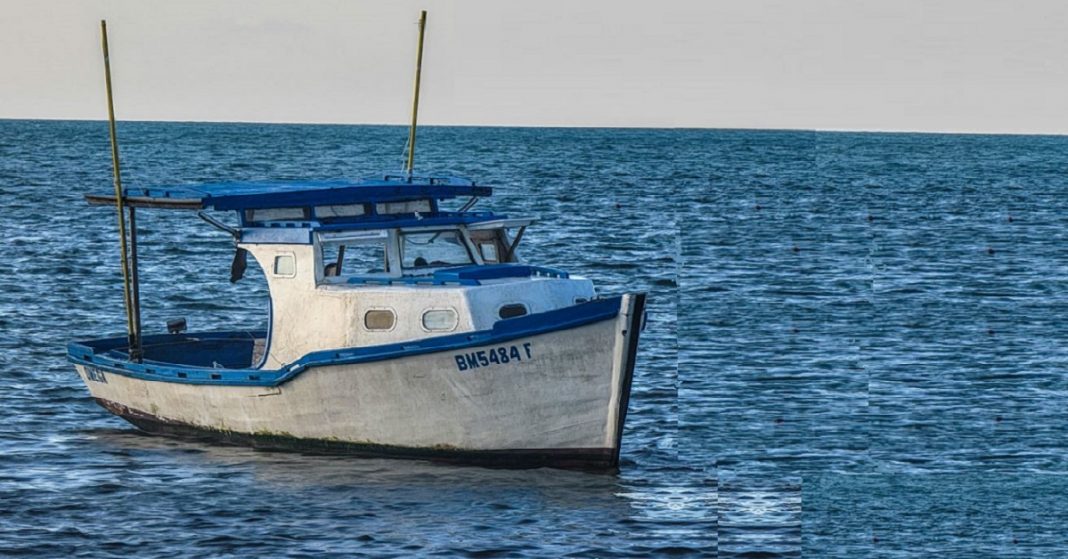 Migrantes cubanos continúan echándose al mar