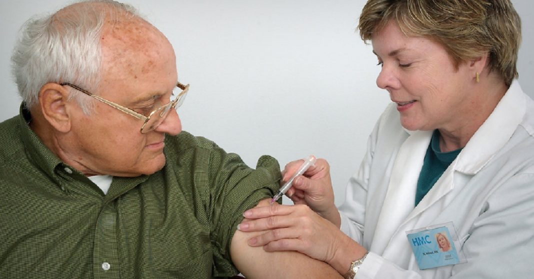 Hombre en Alemania se vacuna 90 veces contra la covid