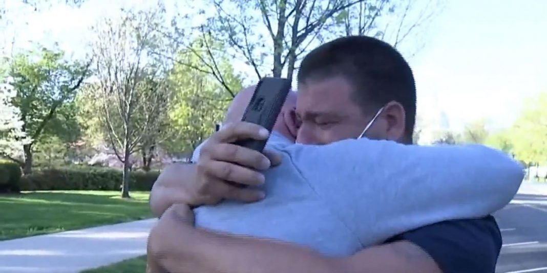 Dos hermanos cubanos logran verse tras 7 años sin hacerlo