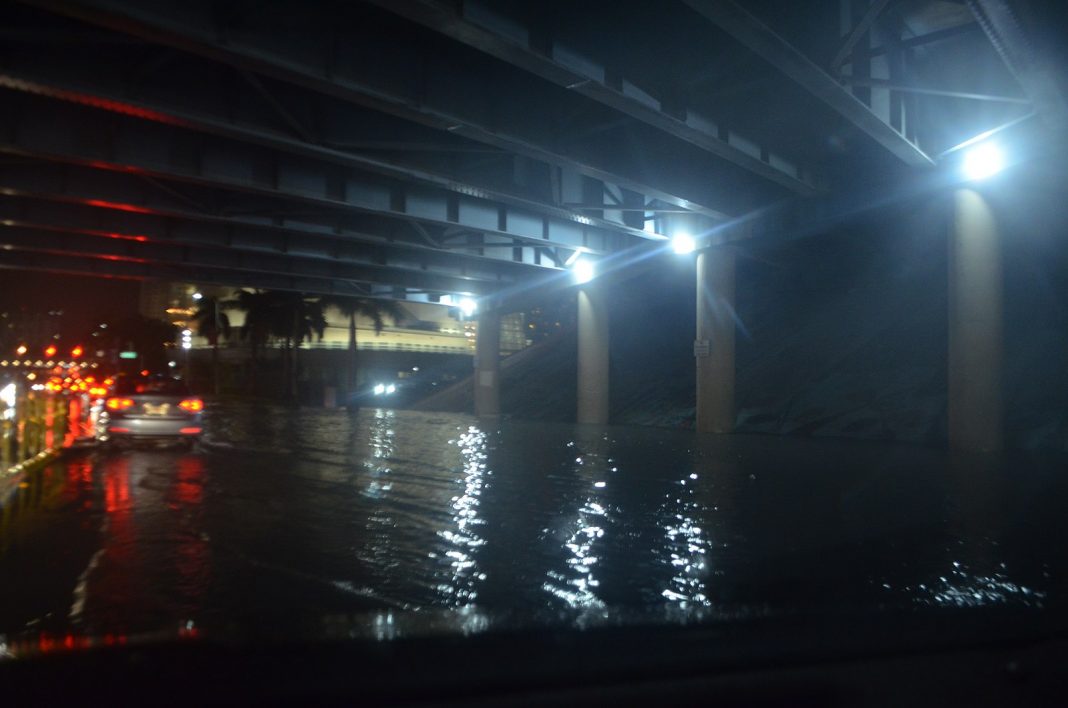 Inundaciones y lluvias en Miami, pero lejos del récord