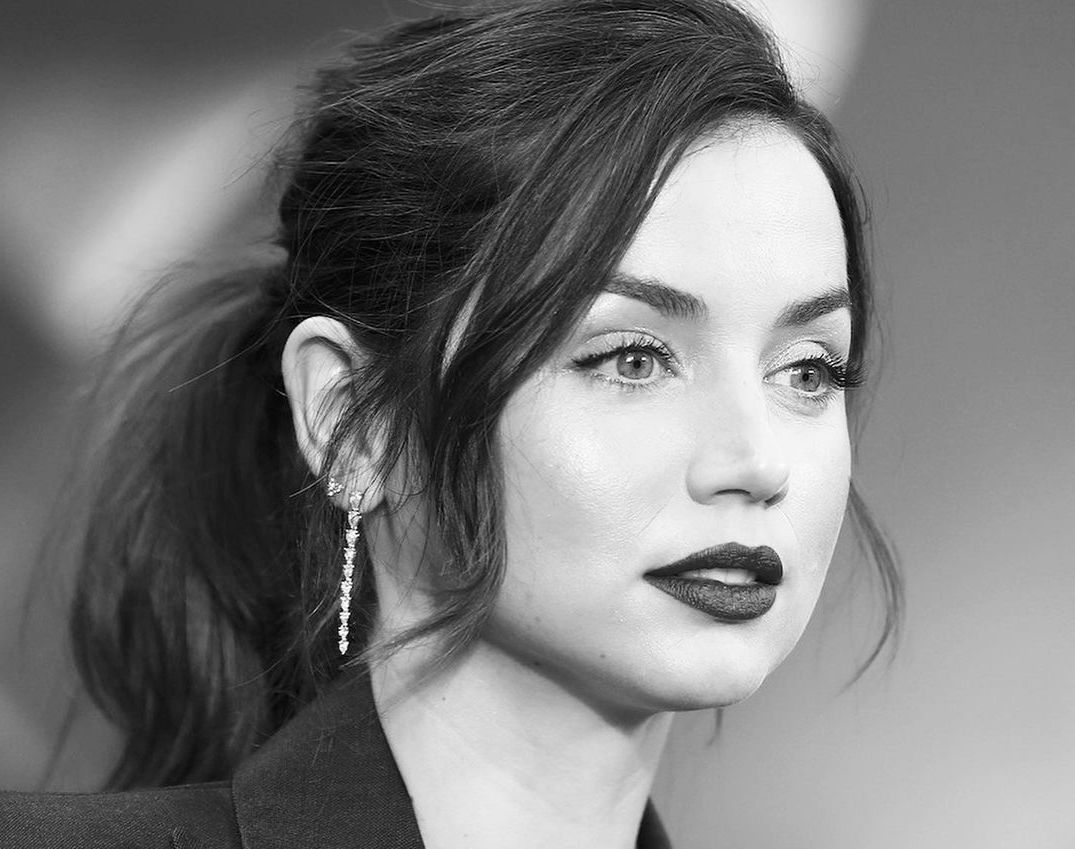 Una deslumbrante Ana de Armas en la premier de \, image size:1075x849