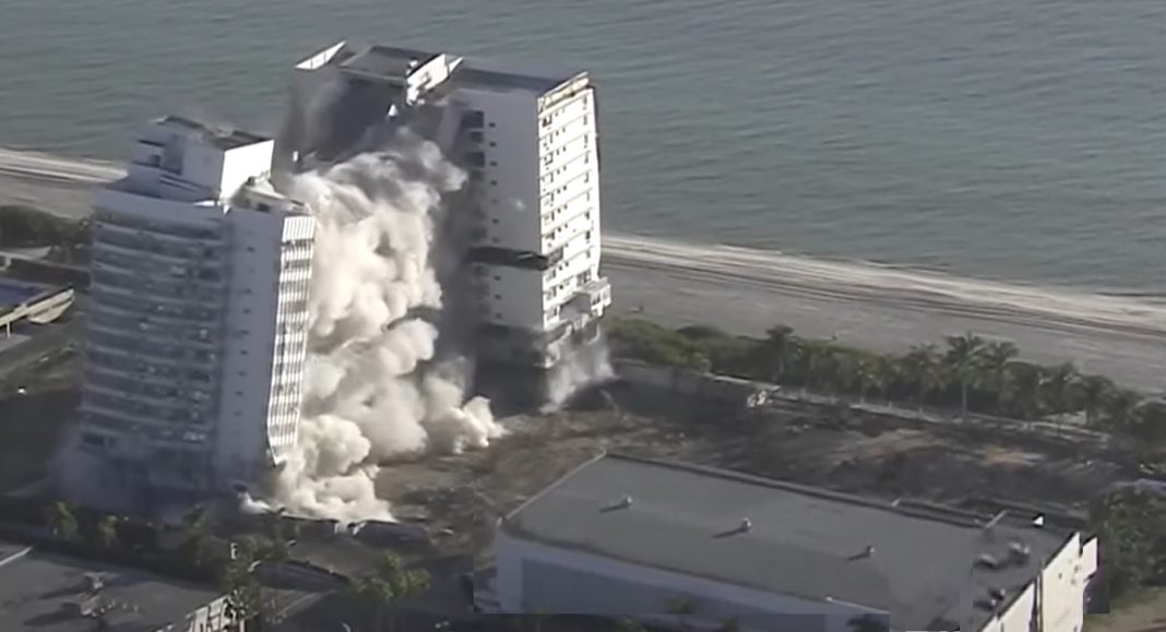 El Hotel Deauville ya es historia, tras haber sido demolido este domingo.