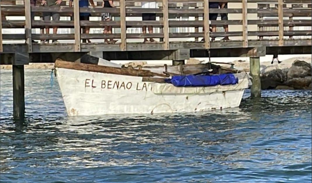 Bote de fabricación casera en el que llegaron 19 inmigrantes cubanos a un cayo de la Florida el miércoles