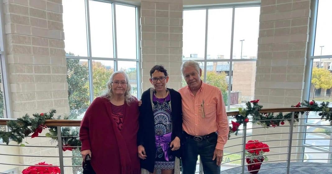 Encuentra a sus padres 51 años después de haber sido secuestrada, gracias al ADN