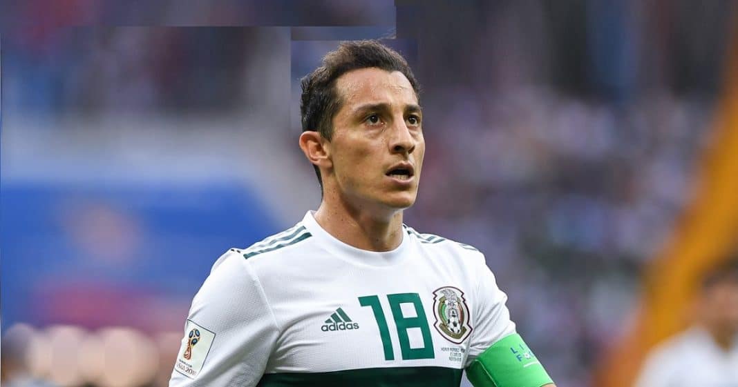 El capitán de la Selección Mexicana de Fútbol, Andrés Guardado defiende a Lionel Messi de los ataques de guapería de Saúl 