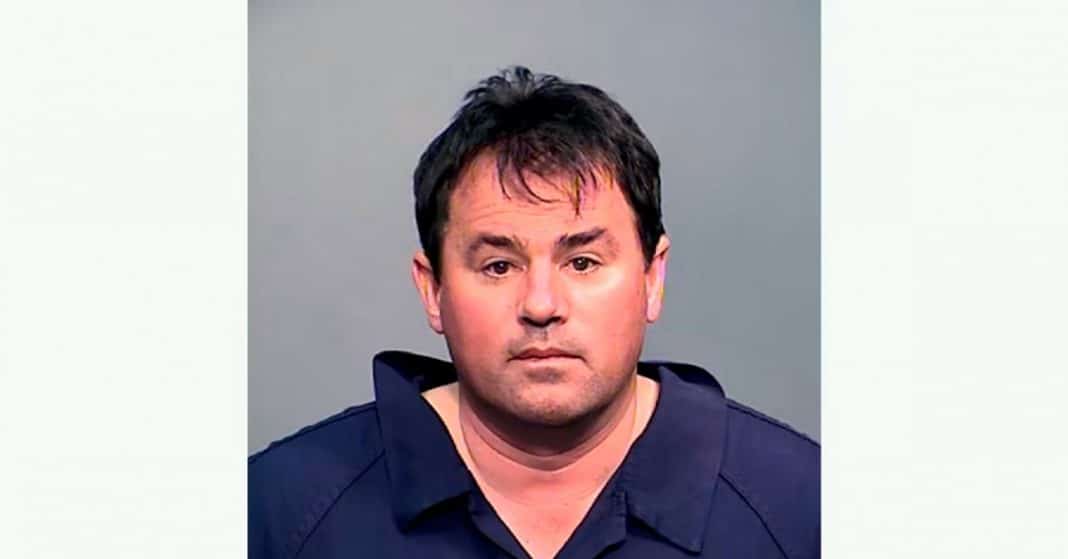 Samuel Bateman es el líder de una secta religiosa