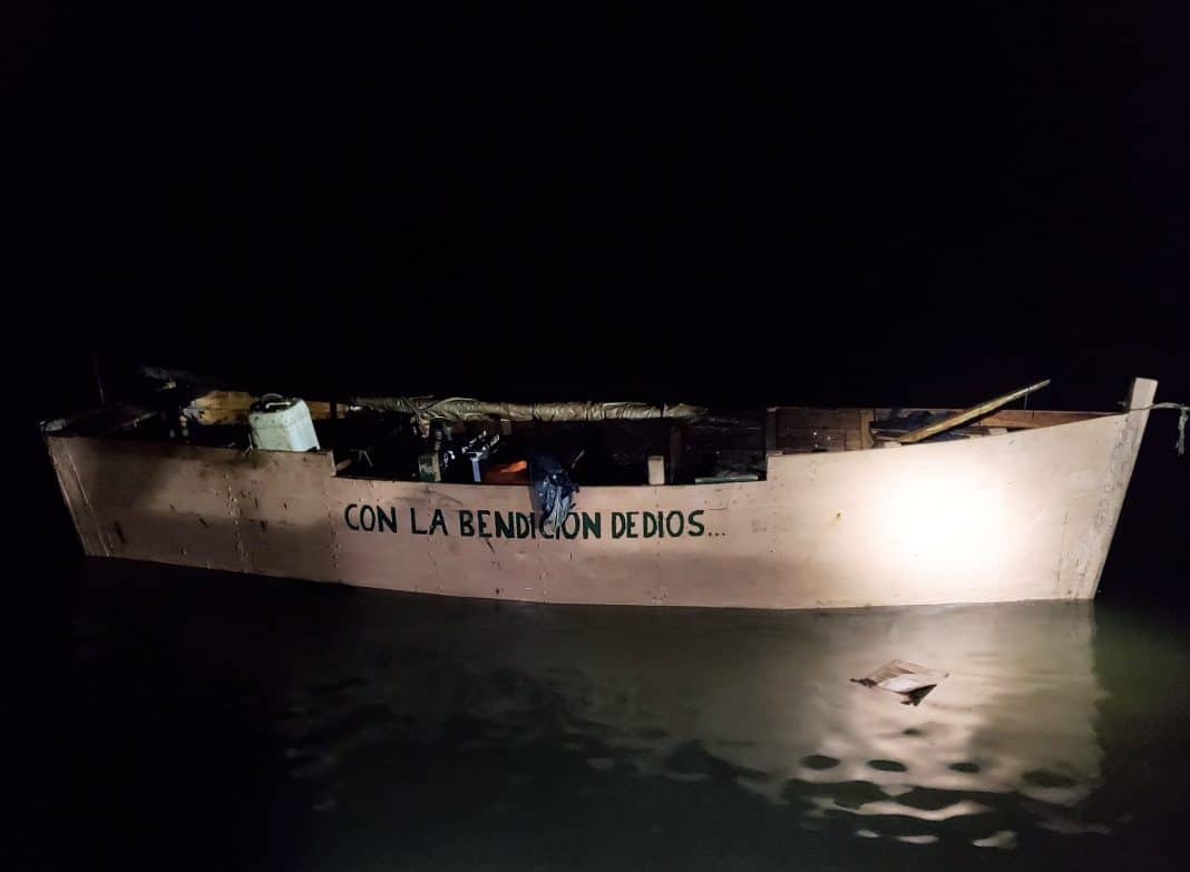 Cubanos desafían las olas, el frío y el mal clima para llegar a USA