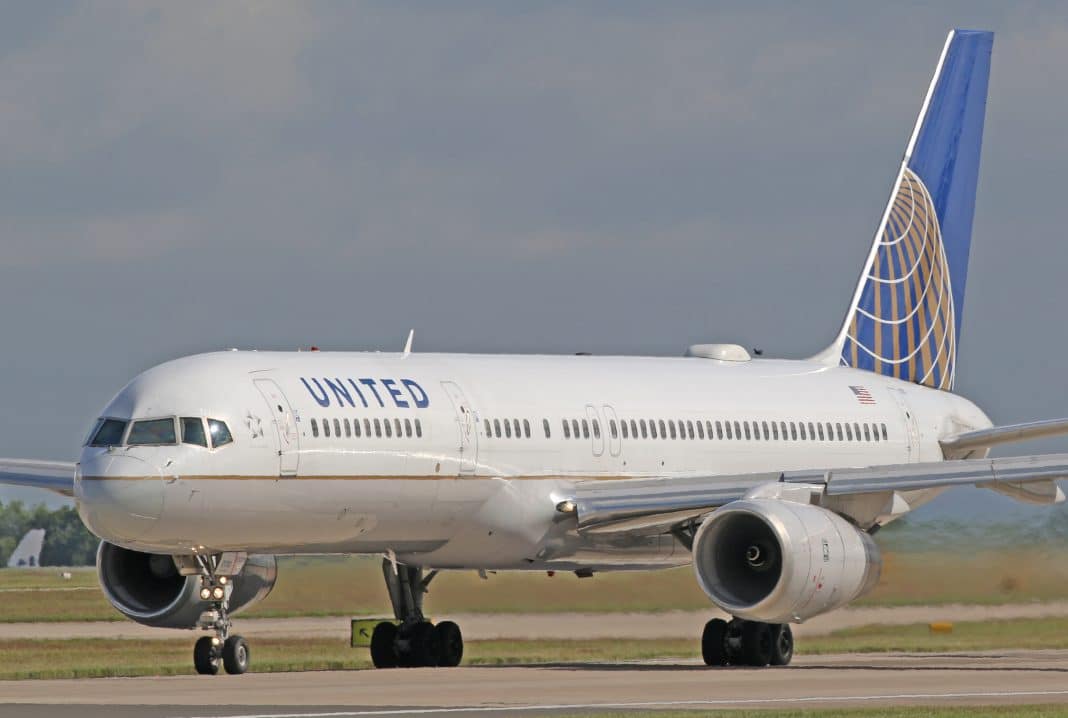 Hombre de Miamia atacó a azafatas en vuelo de United Airlines