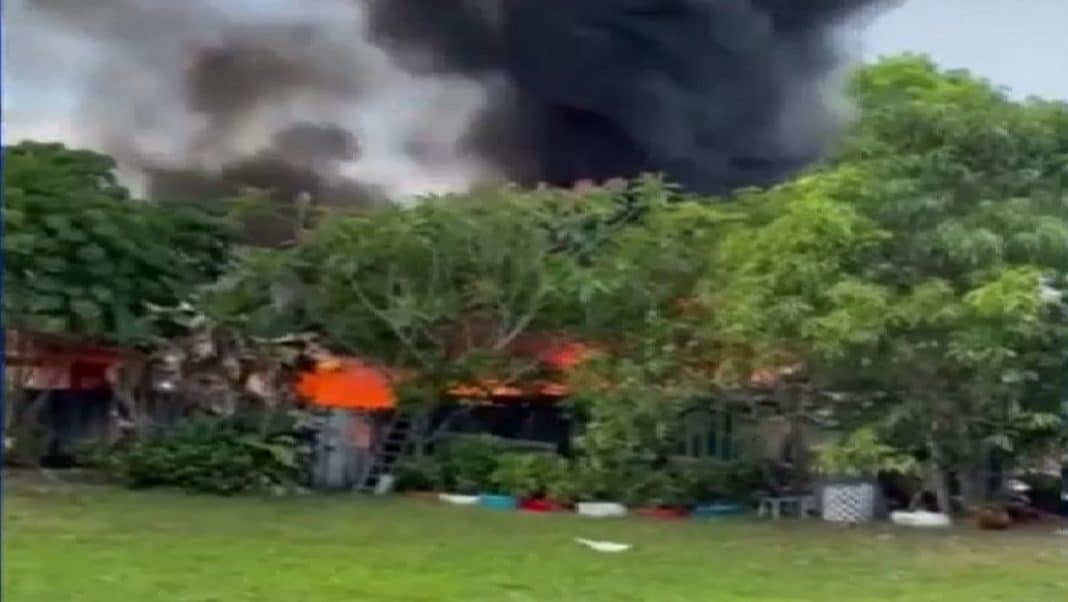 Incendio destruye las casas de tres familias en la Florida
