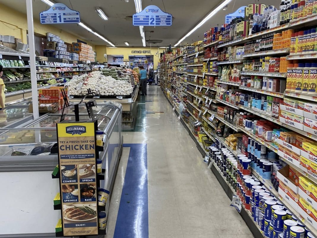 Robo en Supermercado Tropical, en Miami - Dade.