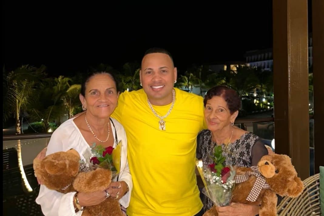 Jacob Forever se reencuentra con su mamá y su abuela en Punta Cana