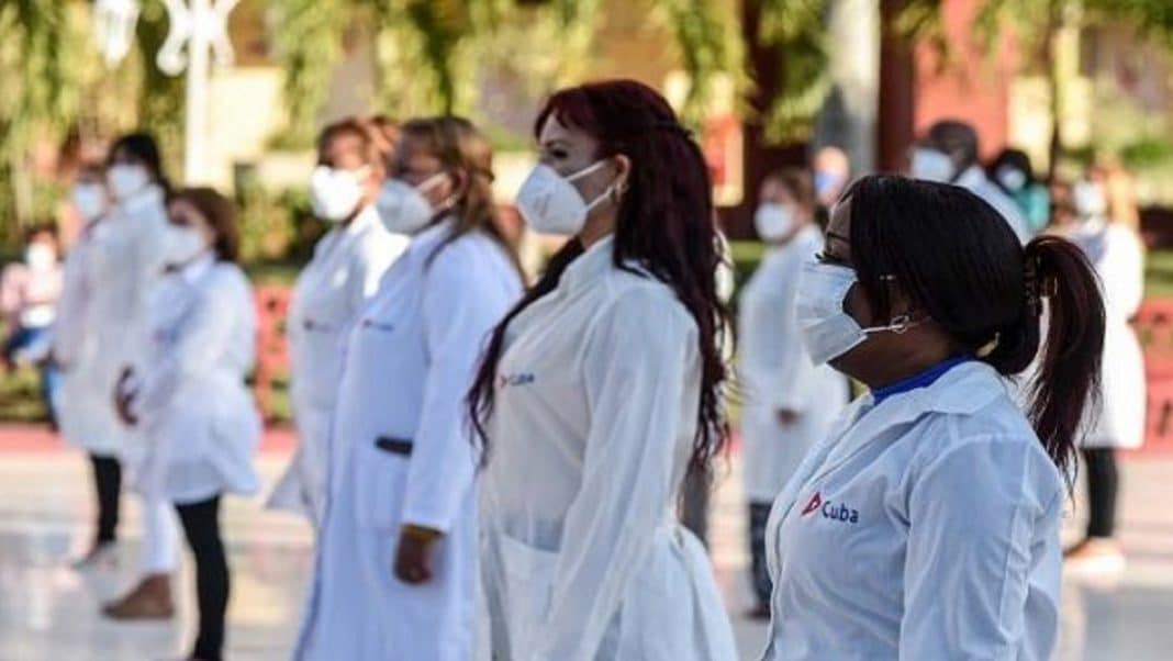 Médicos cubanos recibirán su salario íntegro en Bahamas