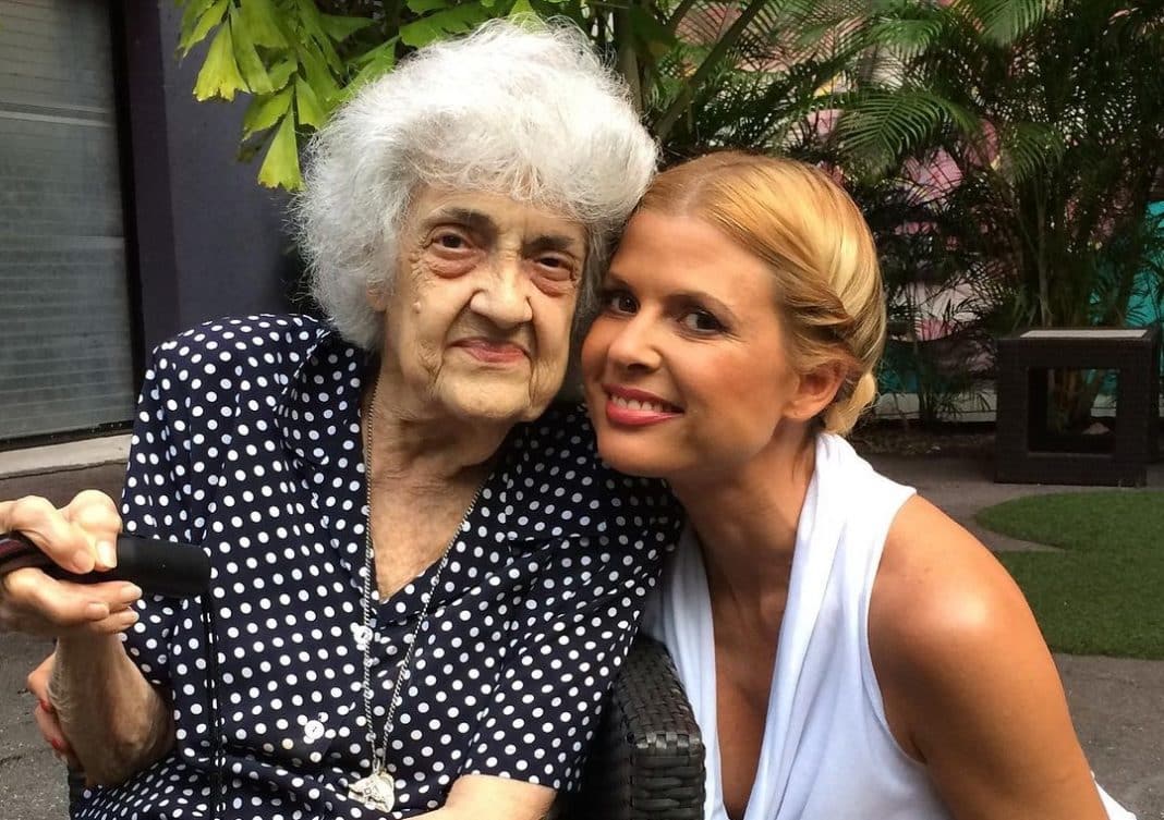 La actriz cubana Sissi Fleitas, modelo de “Sábado Gigante”, pierde a su abuelita