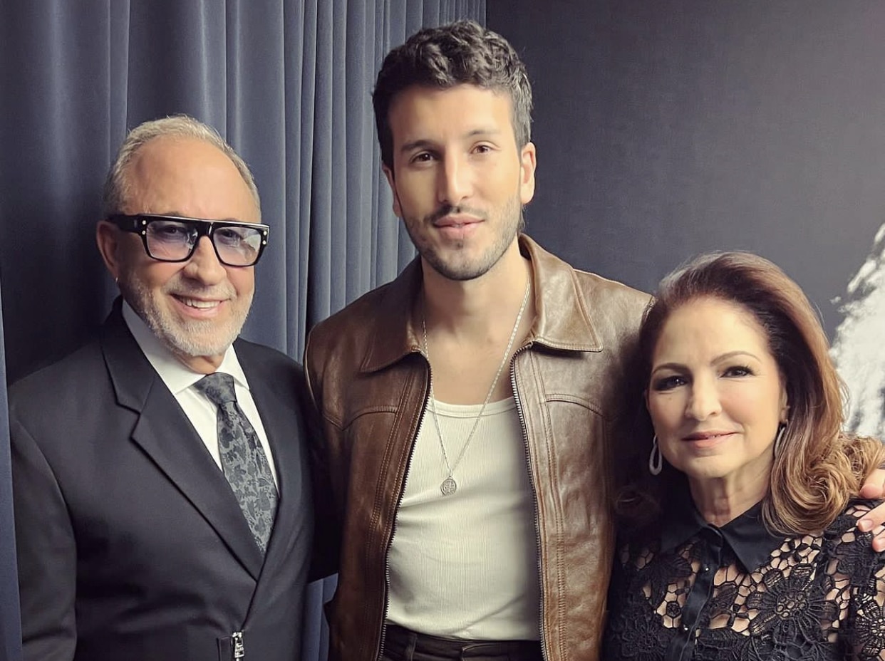 La Asociación de la Industria Discográfica de Estados Unidos premia a Gloria y Emilio Estefan La Asociación de la Industria Discográfica de Estados Unidos premia a Gloria y Emilio Estefan