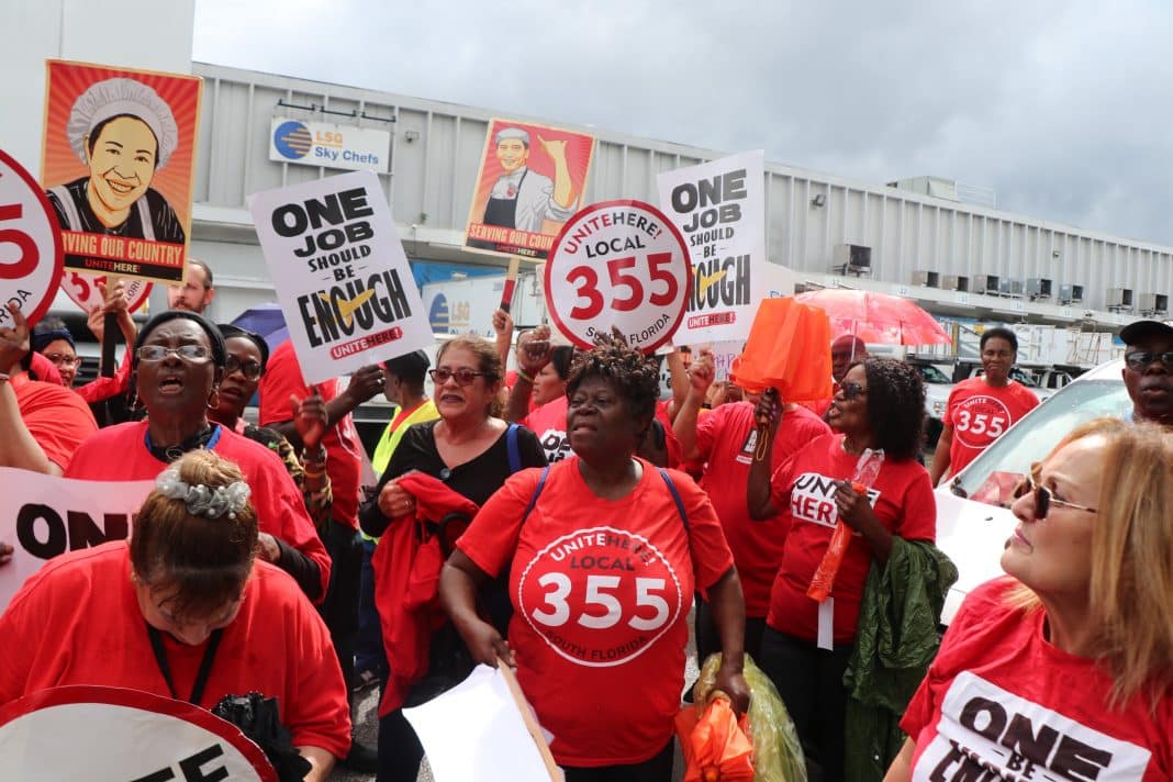 Protestas en el Aeropuerto Internacional de Miami