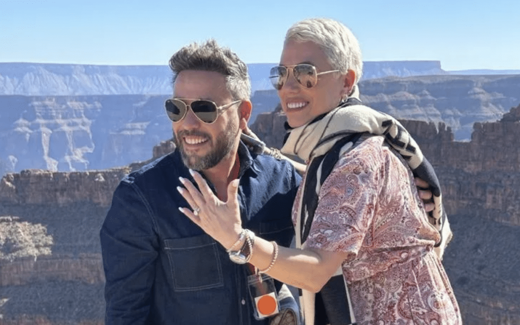 ¡Le piden matrimonio a la vidente cubana Bis La Médium en el Gran Cañón!