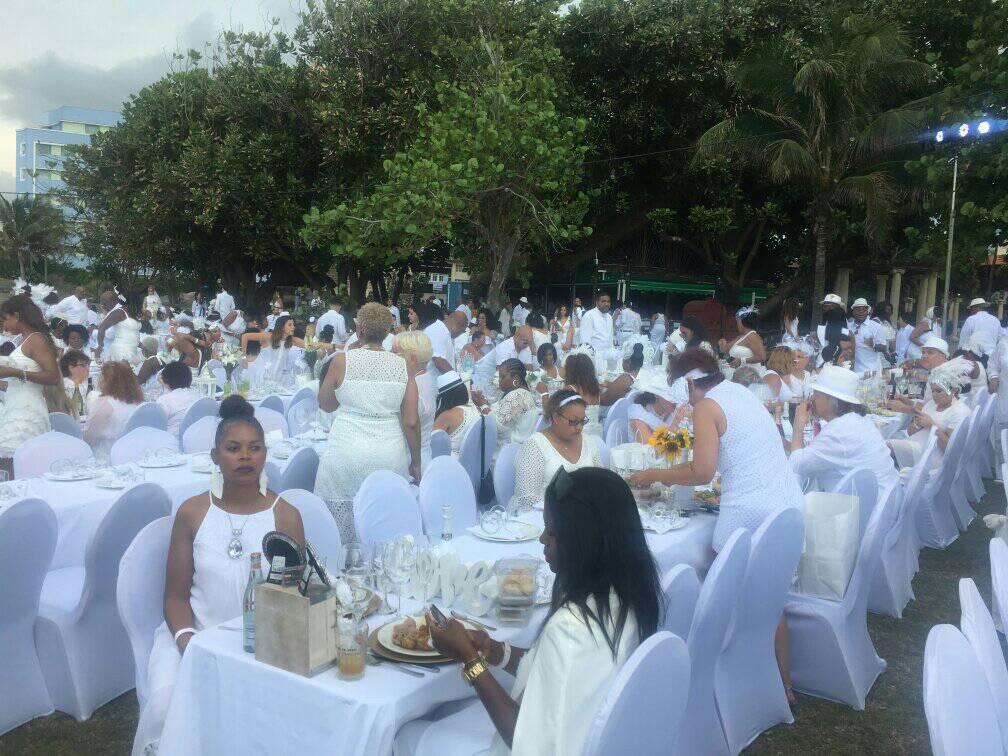 Los precios de Le Dîner en Blanc son absolutamente prohibitivos para el 99% de la población cubana