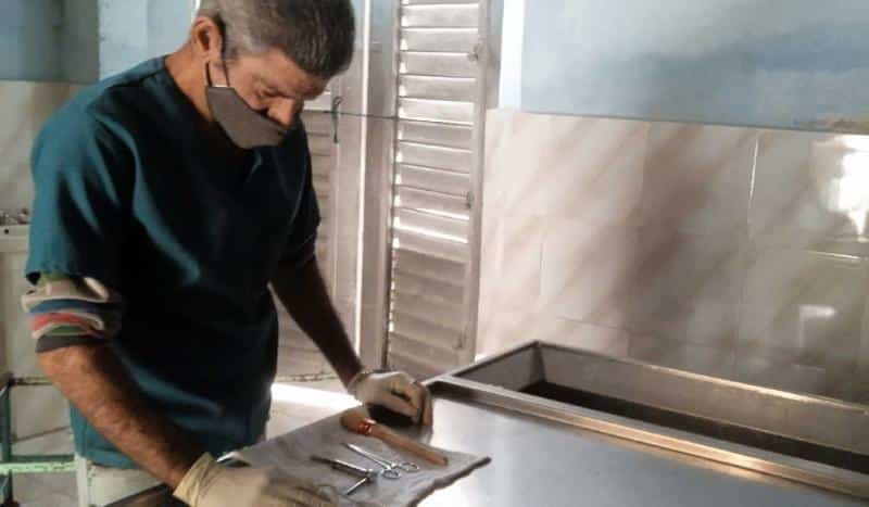 En Sancti Spíritus los familiares de las víctimas deben ayudar con productos de maquillaje a los que trabajan en la funeraria.