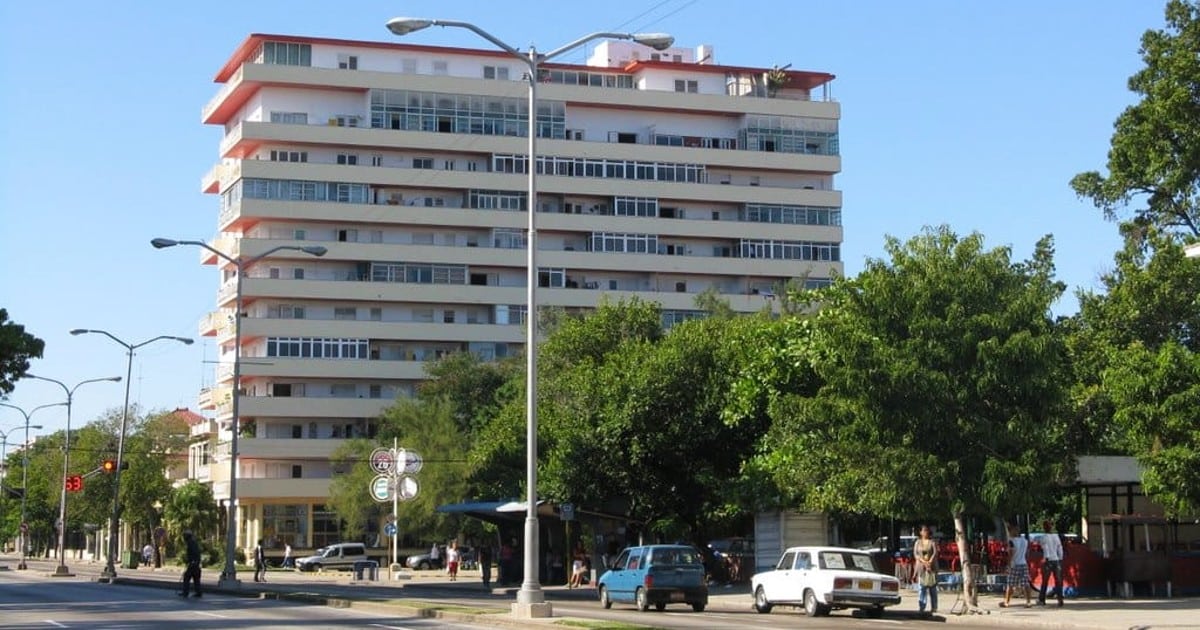 Famoso edificio de La Habana “se ahoga” en agua de fosa . Cuballama ...