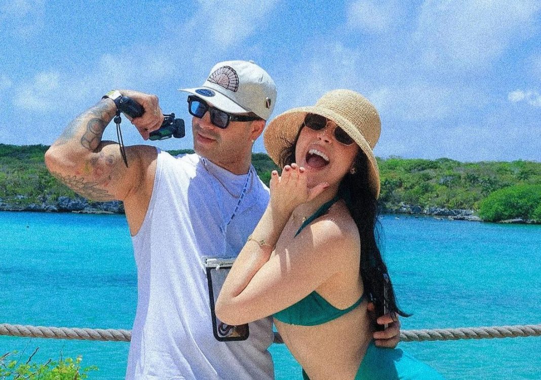 Yomil y Daniela Reyes, más enamorados que nunca, se marchan a Tulum