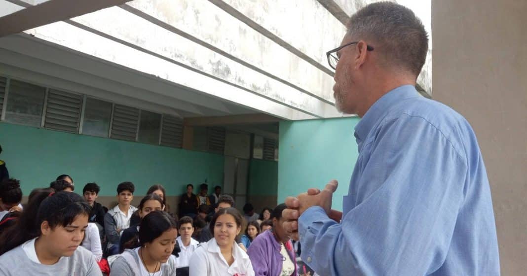 Hasán Metralleta adoctrina jovenes