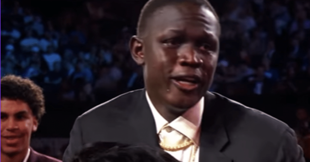 Khaman Maluach, de niño pobre y refugiado en Uganda, a basketbolista de la NBA