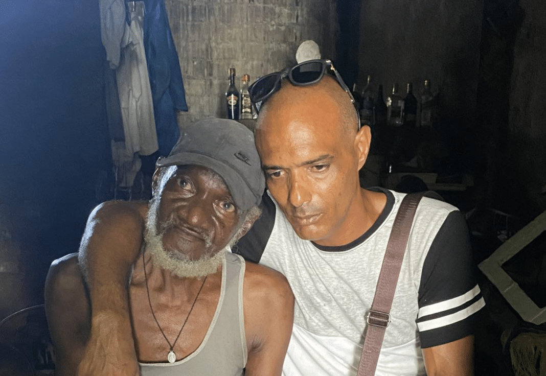Titiritero del teatro Guiñol sobrevive en el olvido y la miseria: “Sin agua potable, sin comida caliente, sin colchón”