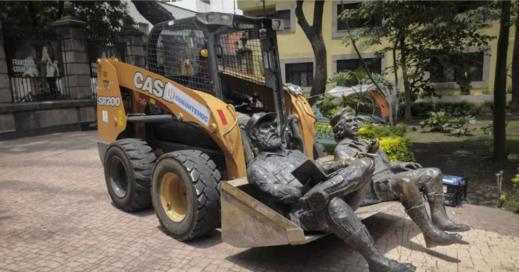 Estatuas del ché y Fidel son removidas en México.
