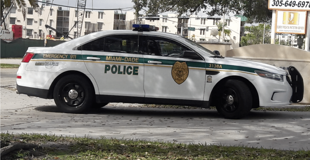 Un carro de la policía de Miami-Dade