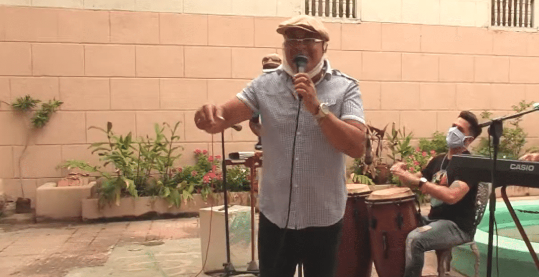 Músico cubano le canta al Covid