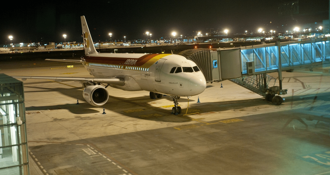 Menor de edad e hijo de una familia, queda en el aeropuerto de El Prat, en Barcelona, España