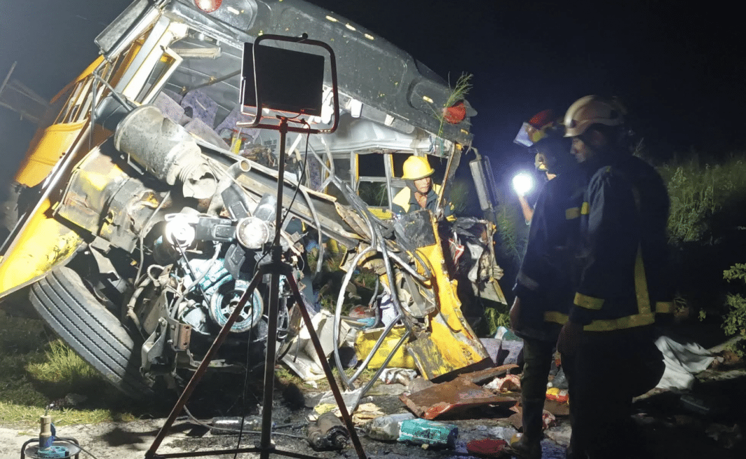 Dos muertos y 27 heridos, entre ellos un niño, tras accidente masivo en la carretera de Bayamo