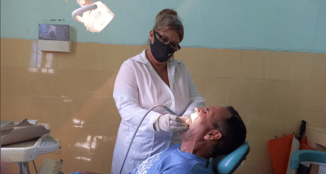 Un fármaco que inhibe una molécula que impide el crecimiento de dientes en adultos será puesto a prueba
