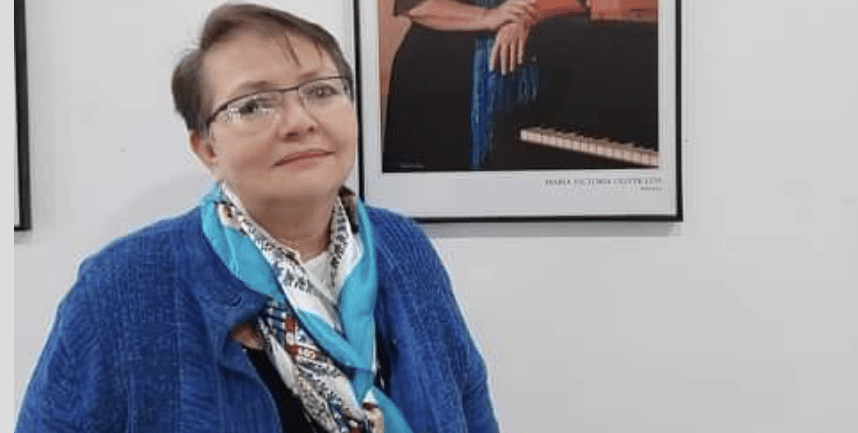 María Victoria Oliver Luis, profesora retirada de arte, quien lo ha perdido prácticamente todo tras el derrumbe del techo de su cocina.