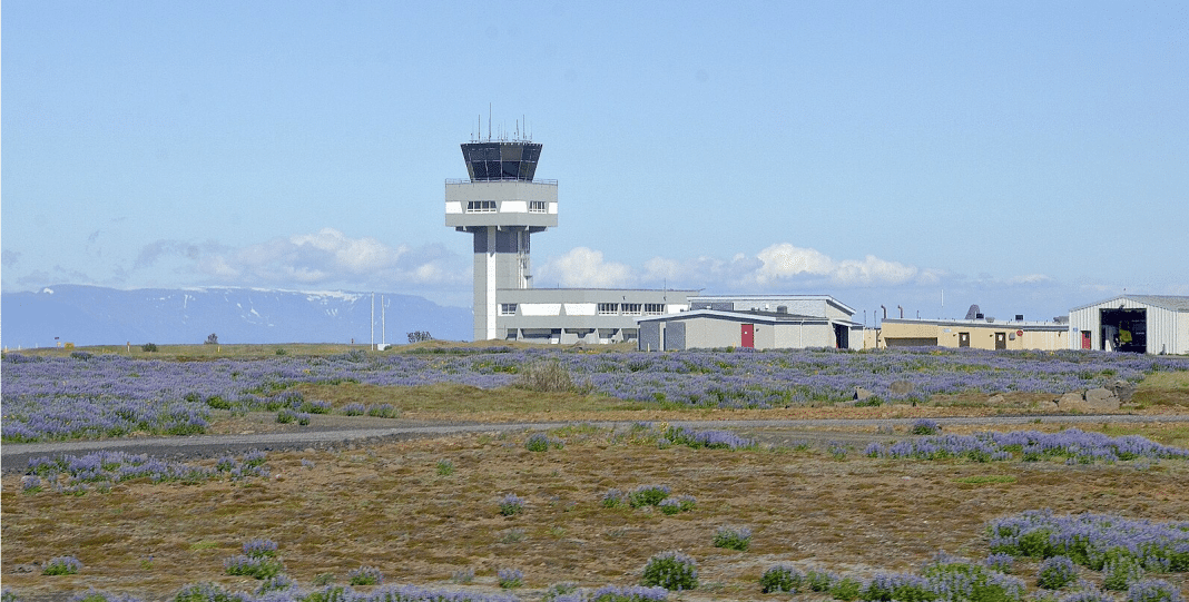 Torre de aeropuerto en Keflavík, Islandia.