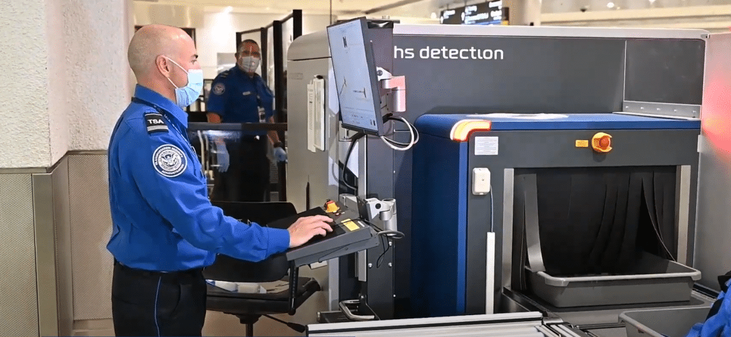 Scanner en aeropuerto de Estados Unidos