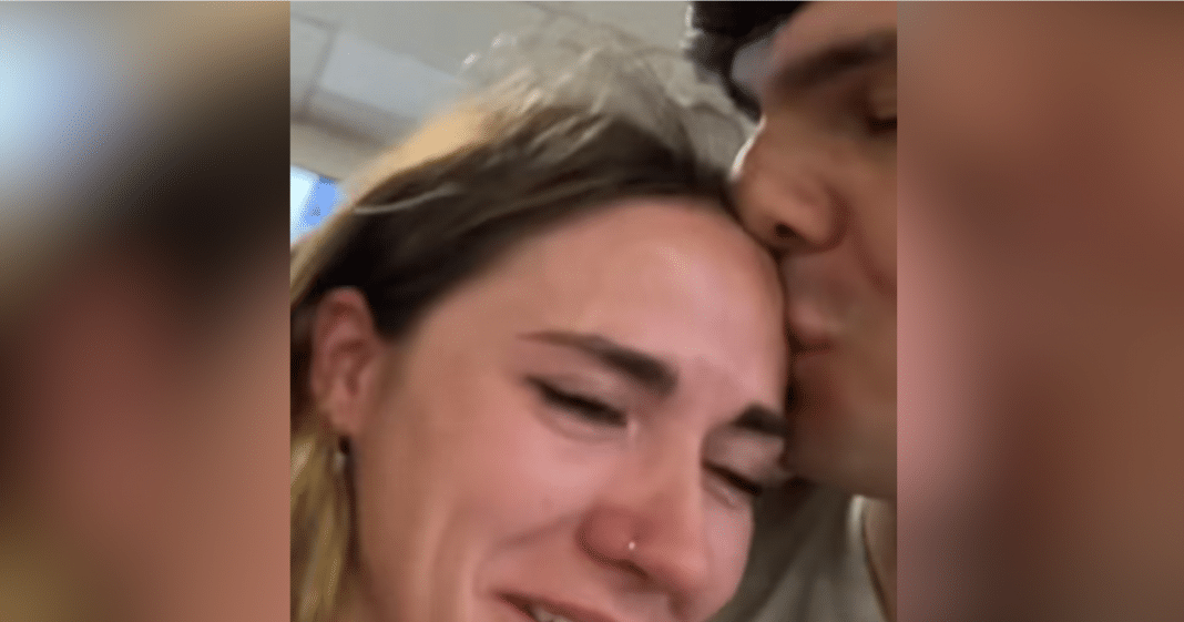 Pareja se queda sin viajar a Puerto Rico, por malinformarse con el ChatGPT