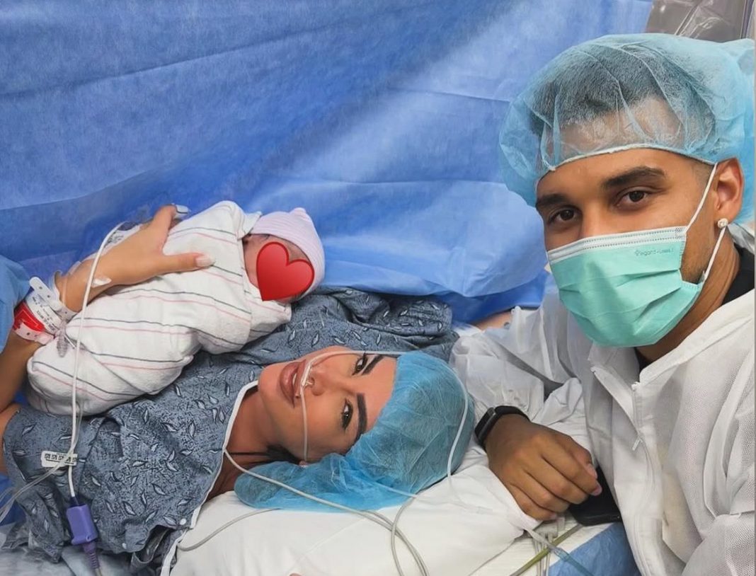 Nació Kaleb, el segundo hijo de Víctor Víctor Mesa y la cantante cubana Nayer