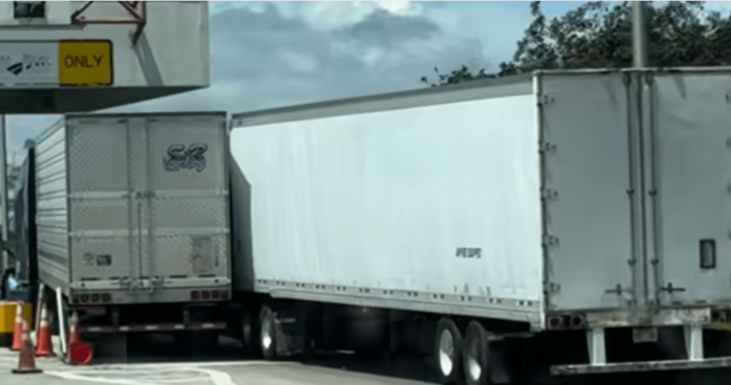 Un camionero le mete una cañona a otro y así quedaron los dos: atorados en Miami